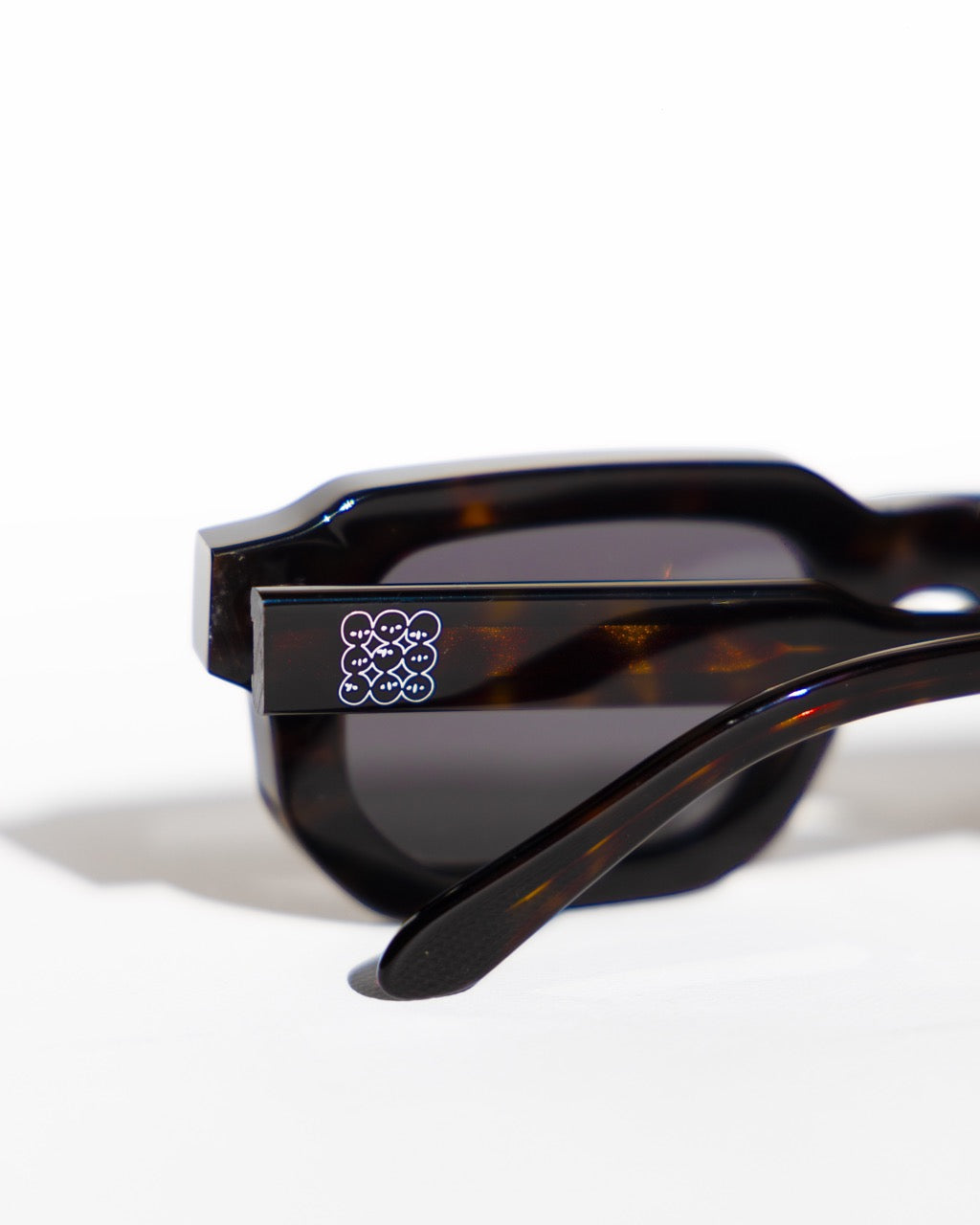 kuro select suko shades