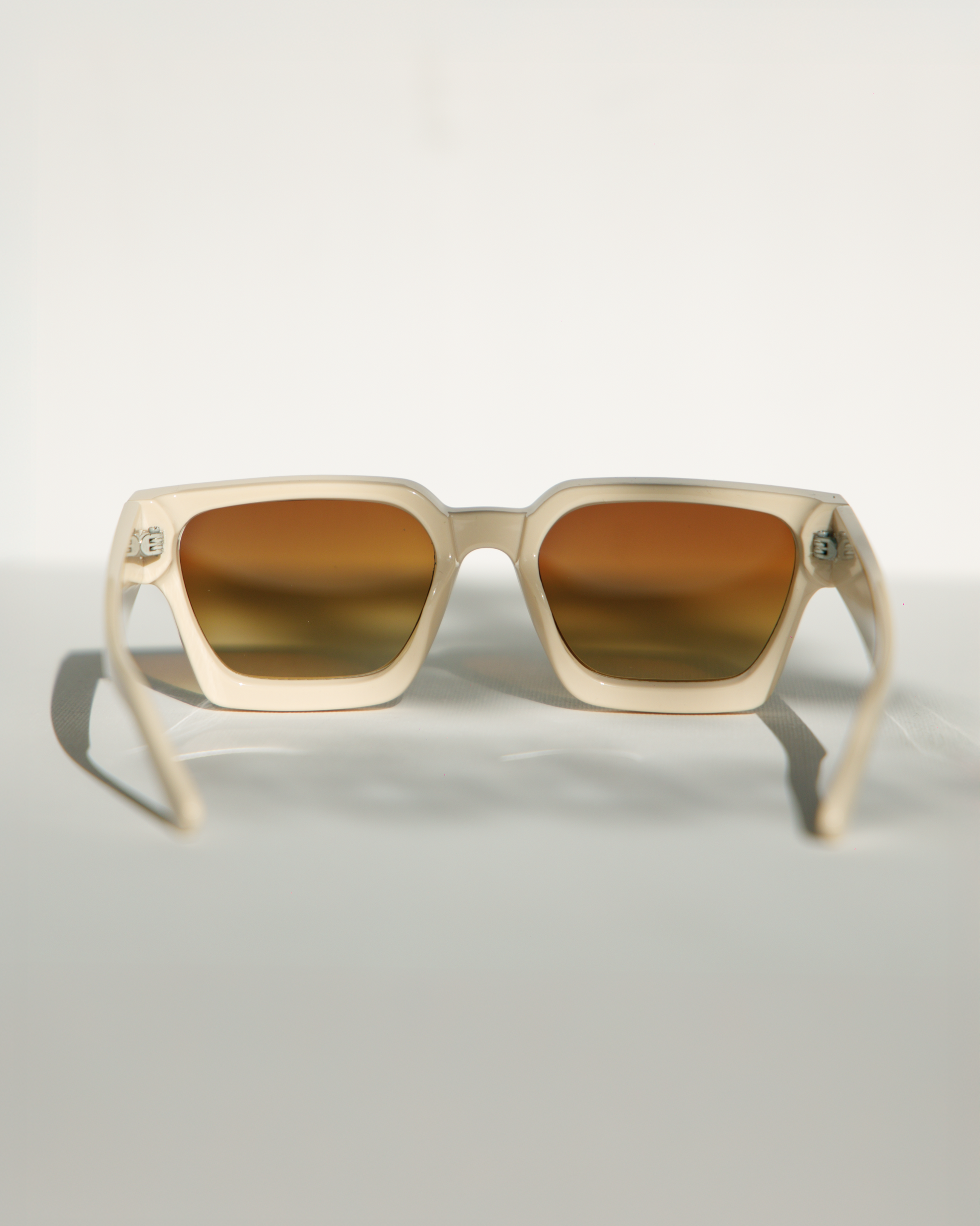 elli shades