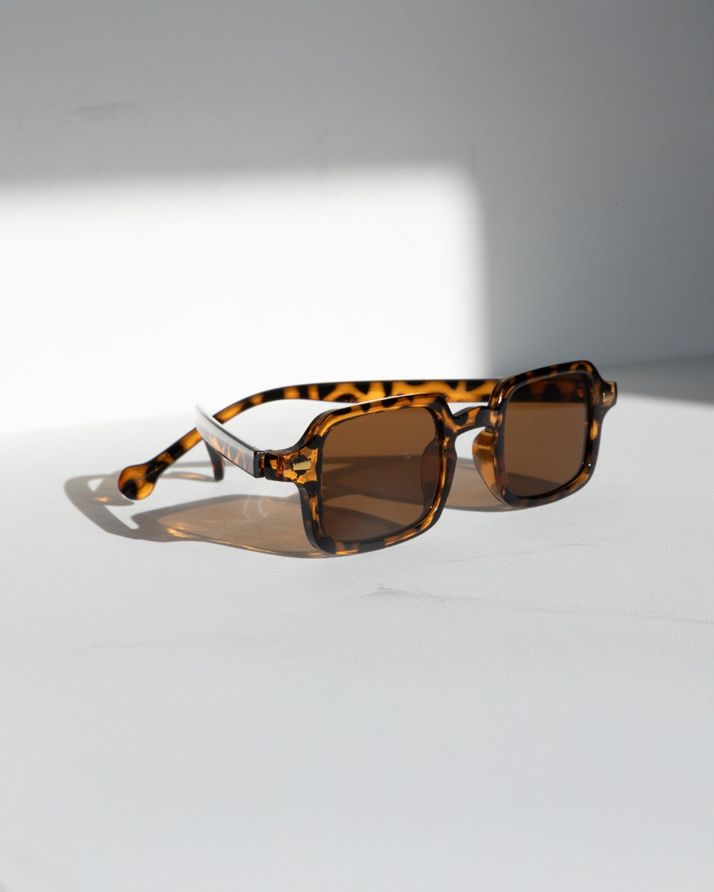 leopord lucki shades